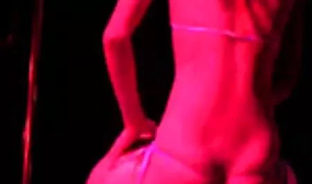 Pria dewasa bopek terbaru meniduri pirang kurus muda dan menggabungkan cum di anal