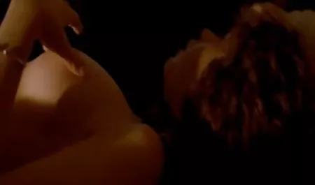 Cum mengalir turun di pipi gadis itu dengan indah bokep anyar