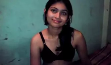 Brunette Carmen mendapat vidio bokep terkini kacau di berbagai pose