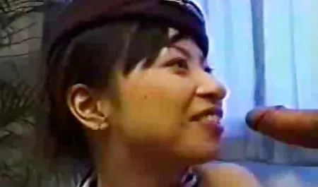 Dua pelacur gemuk mengikuti tindakan tukang kebun dan memutuskan untuk menidurinya dengan lubang bokep mertua terbaru bersemangat mereka