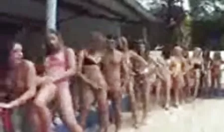 Jalang berambut merah yang glamor saat sesi pemotretan bokep terbaru 2015
