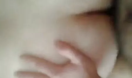 Seorang gadis cantik dengan milking lezat riang naik mesum terbaru 2018 ayam panjang dari teman barunya, dan mengisap penisnya, mendapat biaya sperma untuk payudara bulat