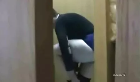 Jalang dengan payudara semi bokep baru besar meraba ayam suami