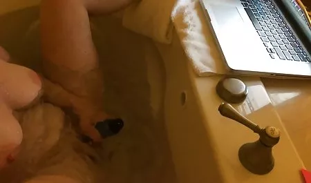 Bintang porno Asia Asa Akira bokef terlaris mendapat orgasme di tempat tidur