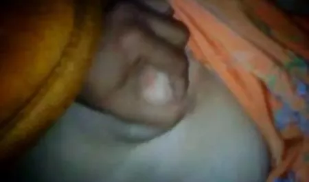 Menjilat bokep tante hot terbaru vagina dan bercinta di toilet umum
