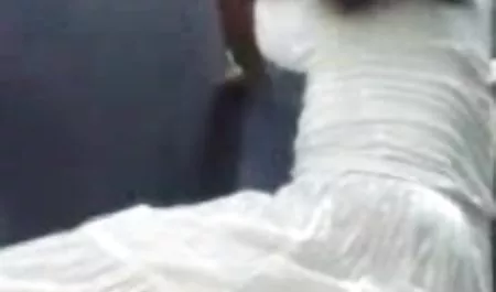 Brunette dengan vagina berbulu bokep cilik terbaru naik kontol