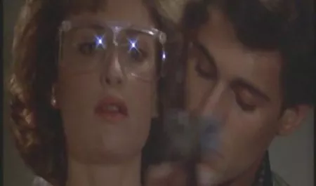 Nyonya streamingbokepterbaru slutty, menempatkan mulut pirang di ayam tuannya