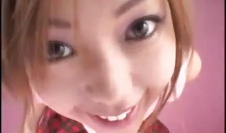 Kakek tua meniduri gadis berambut cokelat seksi untuk Natal di bawah bokkep baru pohon Natal