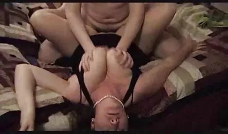 Sementara sang suami tertidur dalam bokep terbaru bule keadaan mabuk, seorang lelaki muda menderita luka parah pada istrinya