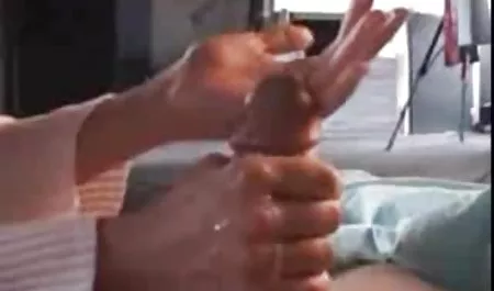 Pirang ramping dengan memek bokepjepangterbaru dicukur di anal