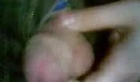 Seorang pirang muda menemukan mainan seks di tas pelayan! bokep terlaris 2018