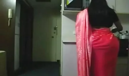 Pria kulit hitam yang meningkat melakukan seks anal dengan colmek terbaru keindahan hitam setelah blowjob