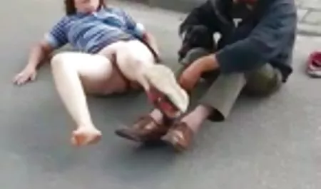 Pelacur Horny maincewe terbaru membelai dirinya di kamar mandi