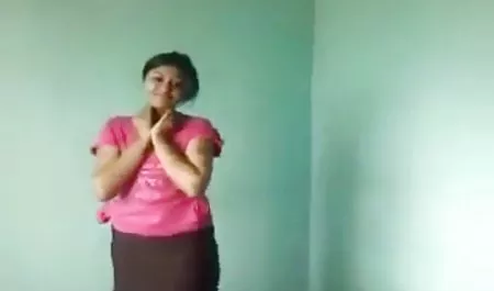 Jalang dalam lingerie putih masturbasi vaginanya bokep model terbaru di kamera