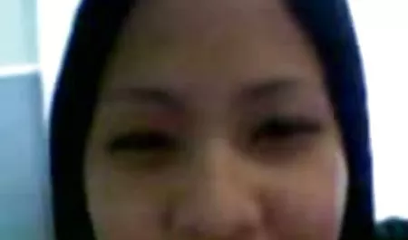 Bayi perempuan dalam kostum kelinci dengan seorang teman menari di webcam bokep terbaru lesbi
